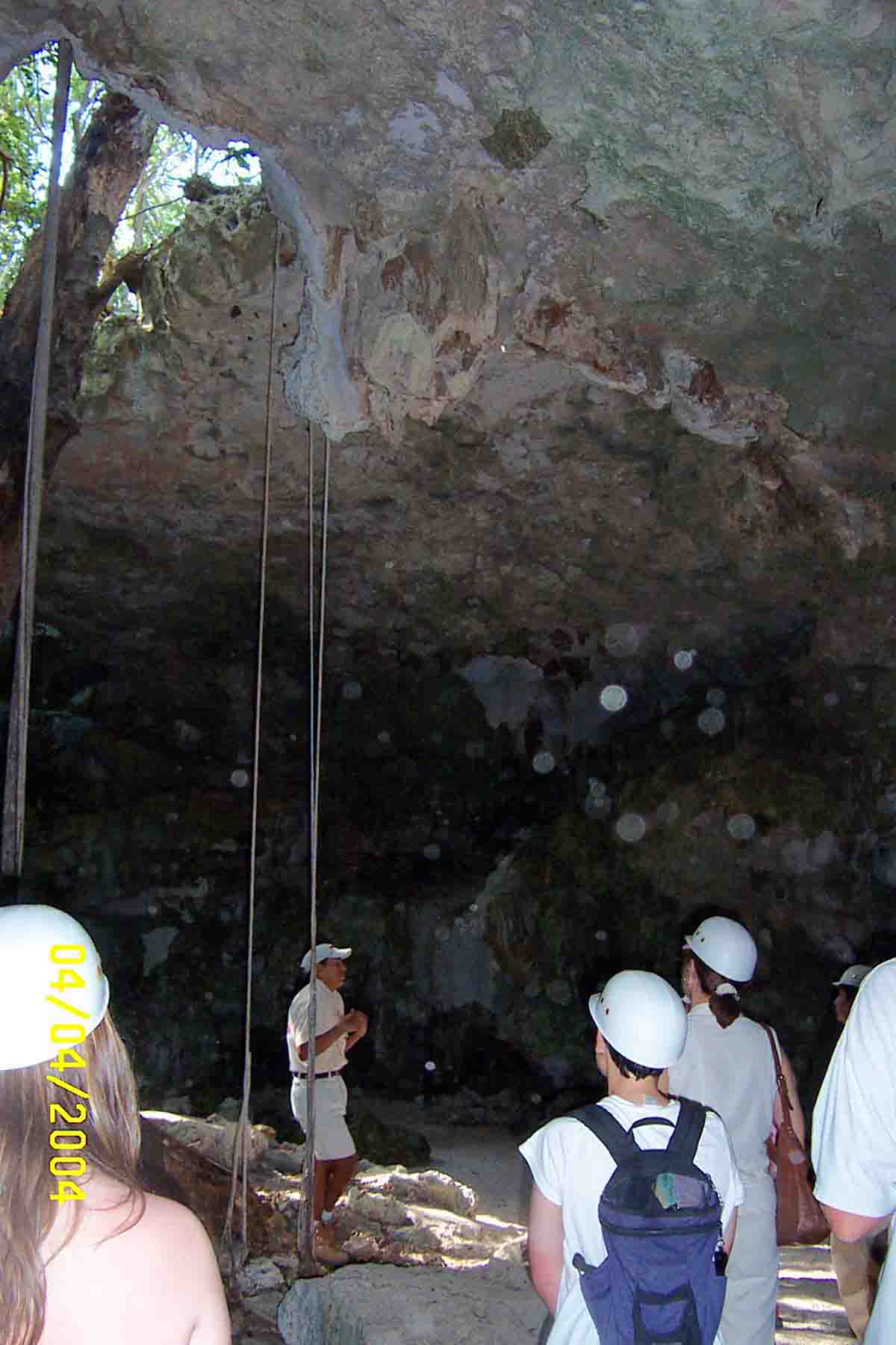 MexAktunChen1.jpg (86070 bytes)