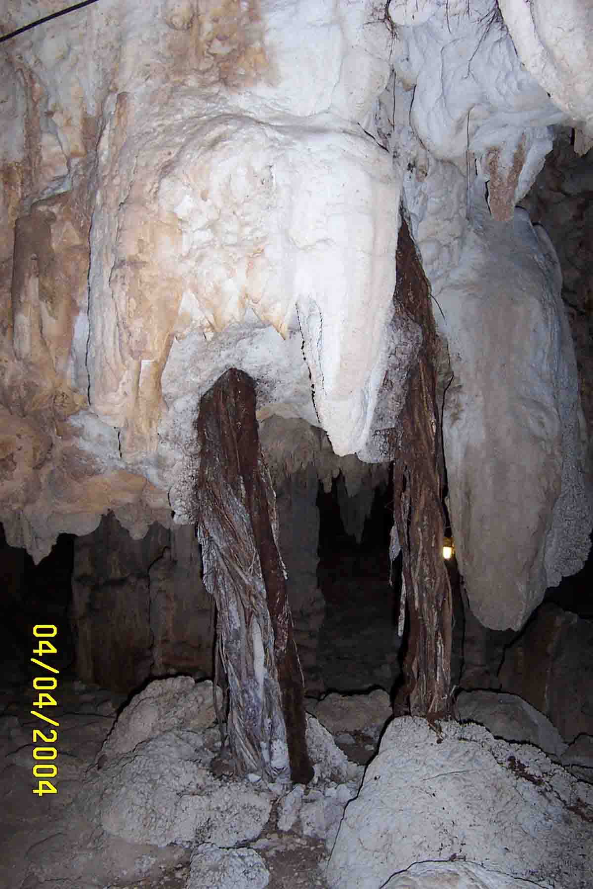 MexAktunChen2.jpg (93476 bytes)