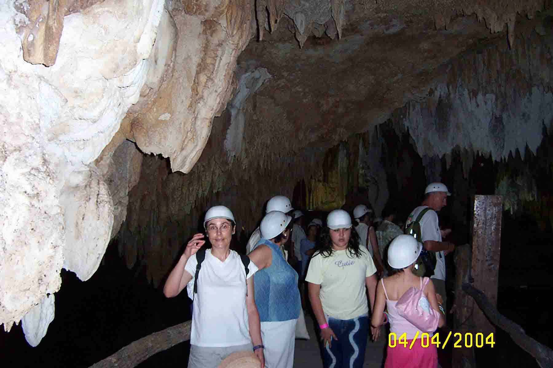 MexAktunChen4.jpg (77808 bytes)